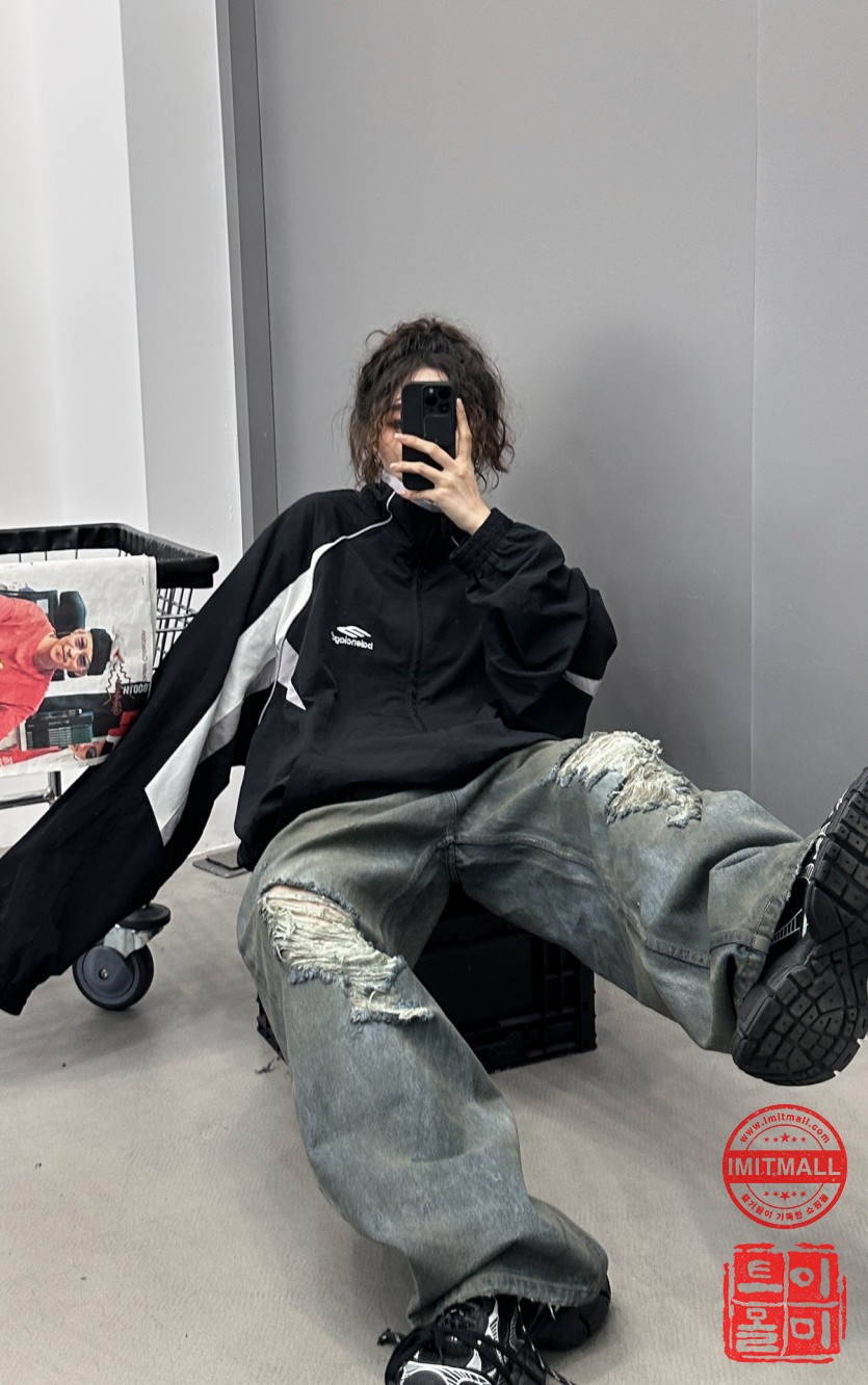 balenciaga_xxxxx_big_00016.jpg