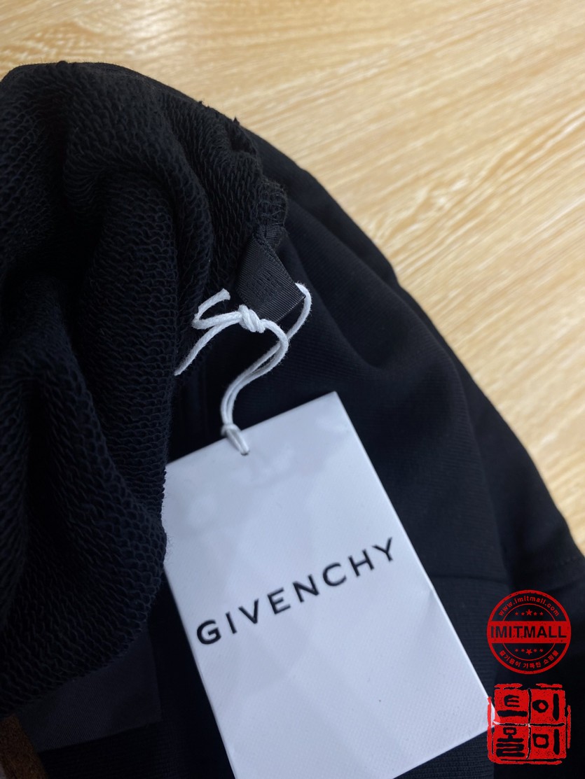 givenchy_xxxxx_big_00008.jpg