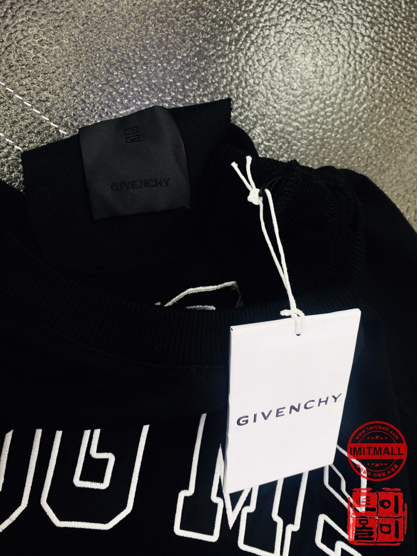 givenchy_xxxxx_big_00004.jpg