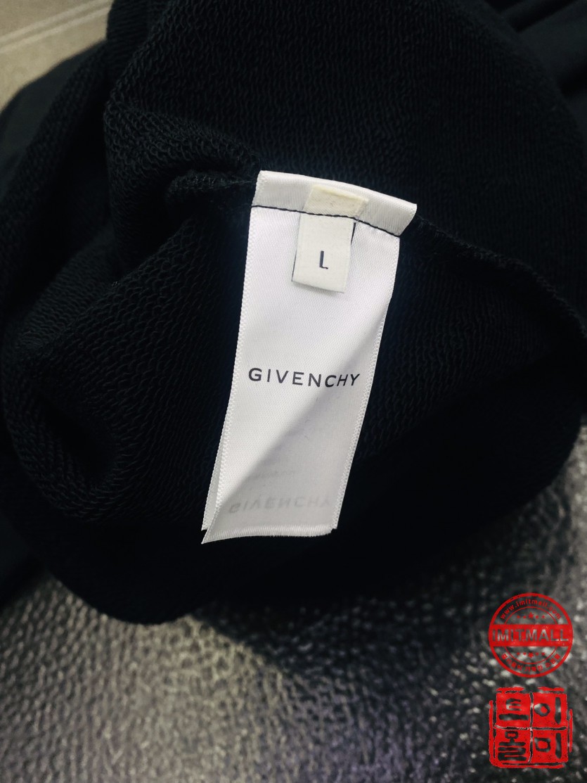 givenchy_xxxxx_big_00006.jpg