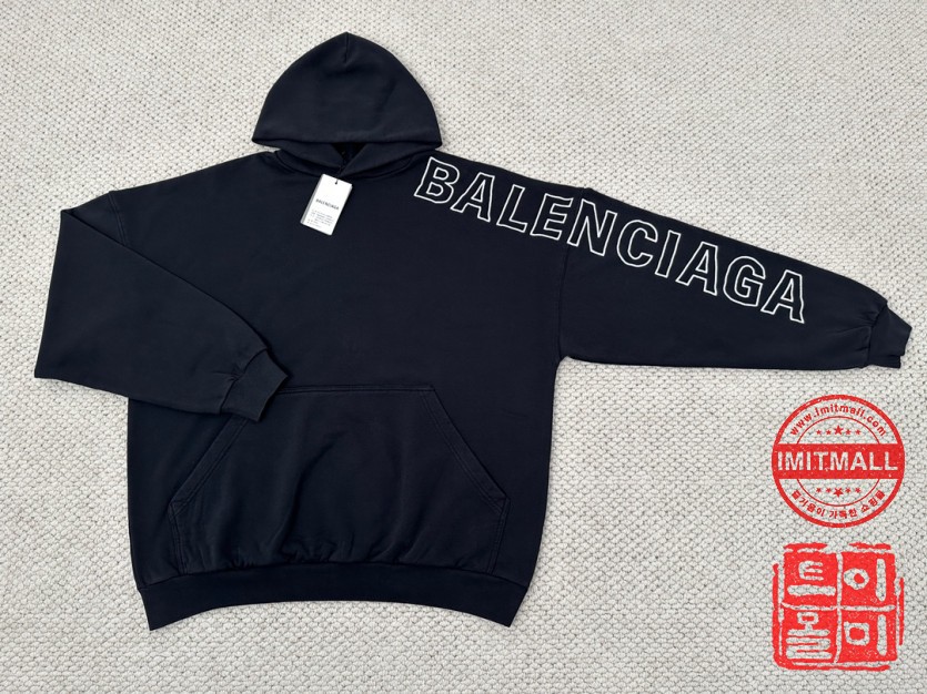 balenciaga_xxxxx_big_00002.jpg