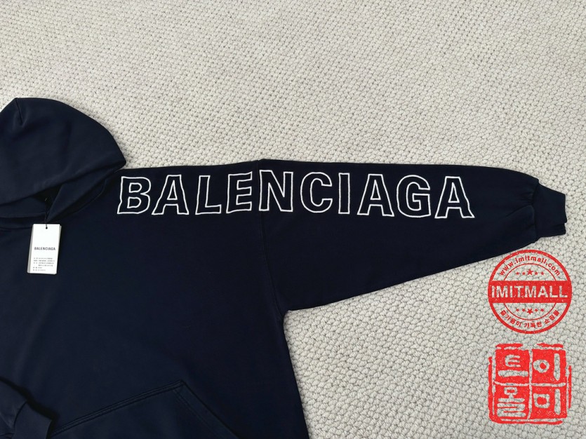 balenciaga_xxxxx_big_00005.jpg