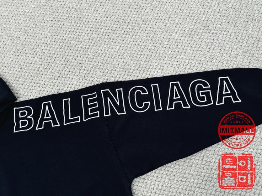 balenciaga_xxxxx_big_00006.jpg