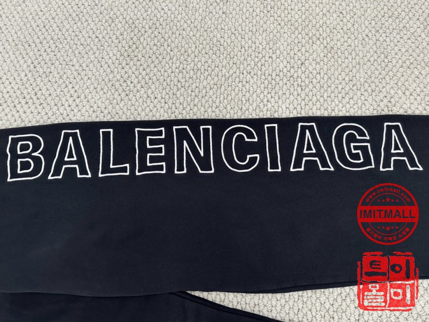 balenciaga_xxxxx_big_00015.jpg