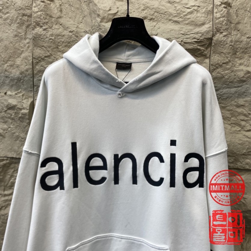 balenciaga_xxxxx_big_00004.jpg