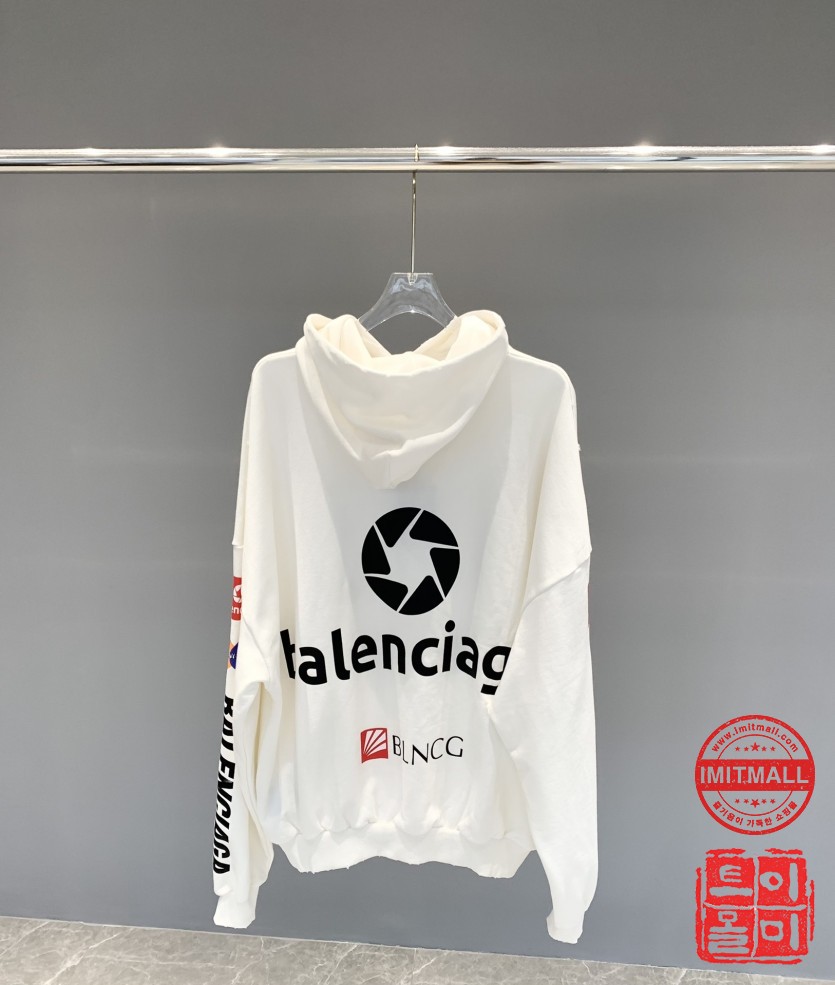 balenciaga_xxxxx_big_00009.jpg