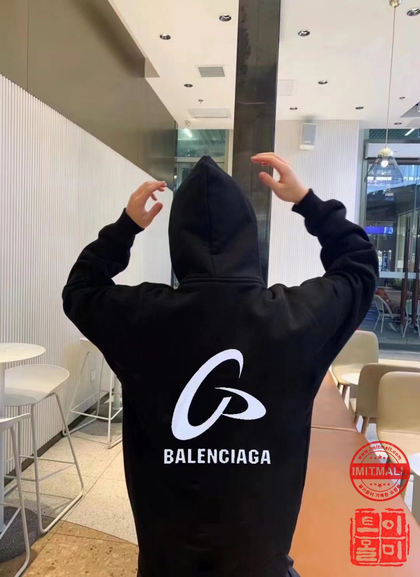 balenciaga_xxxxx_big_00007.jpg