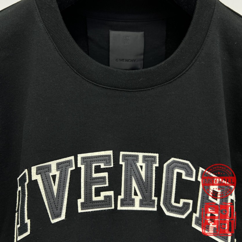 givenchy_xxxxx_big_00005.jpg