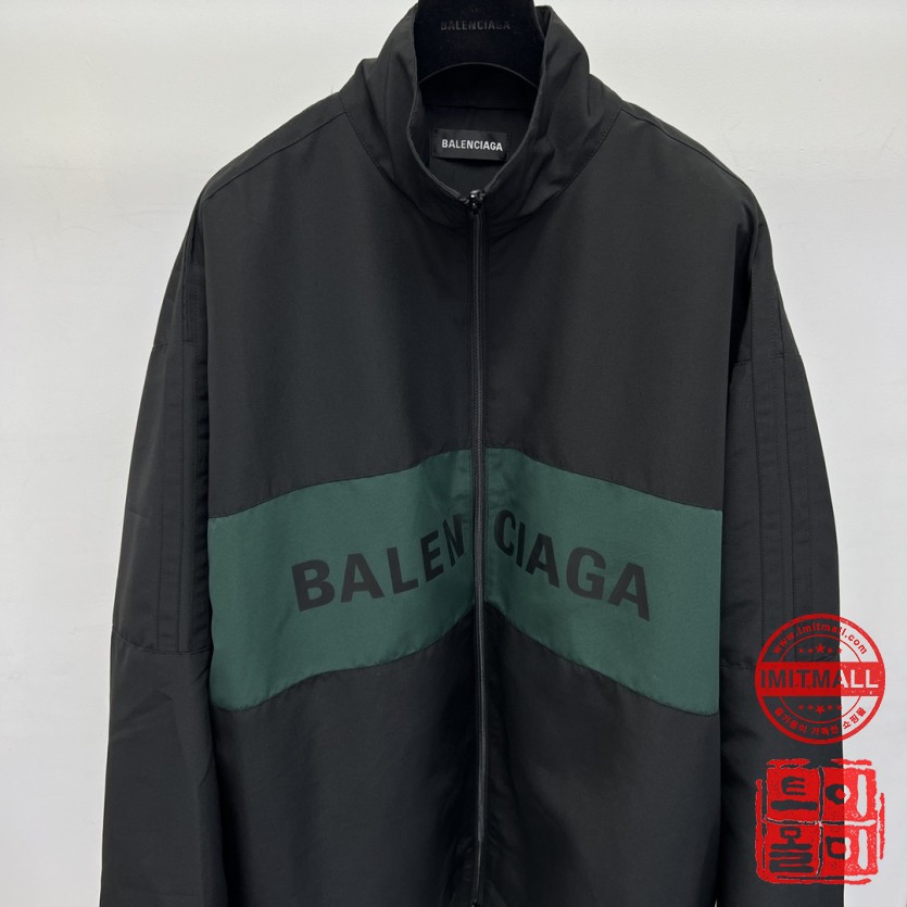 balenciaga_xxxxx_big_00003.jpg