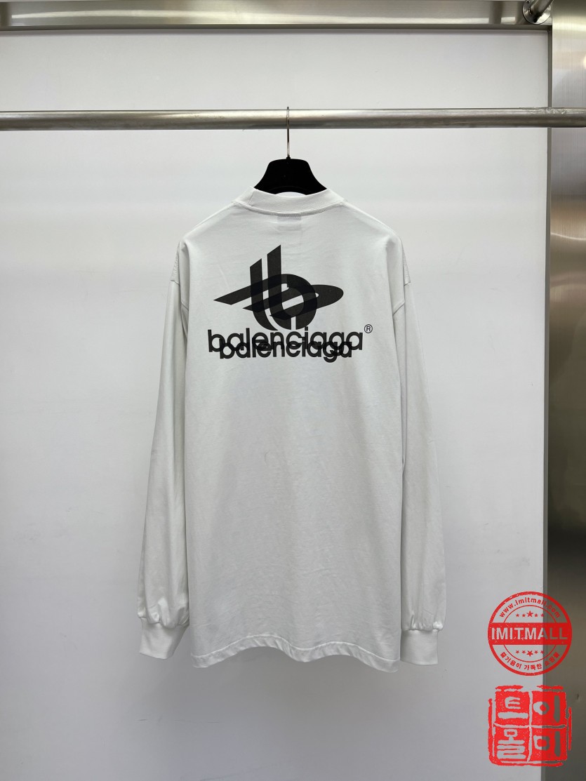 balenciaga_xxxxx_big_00002.jpg