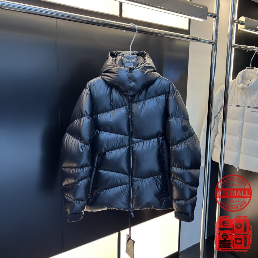 moncler_xxxxx_big_00001.jpg