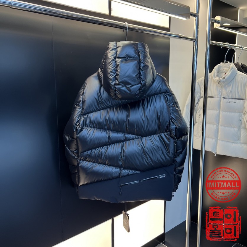 moncler_xxxxx_big_00002.jpg