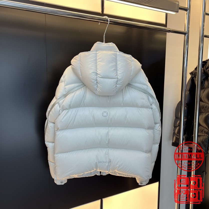 moncler_xxxxx_big_00002.jpg