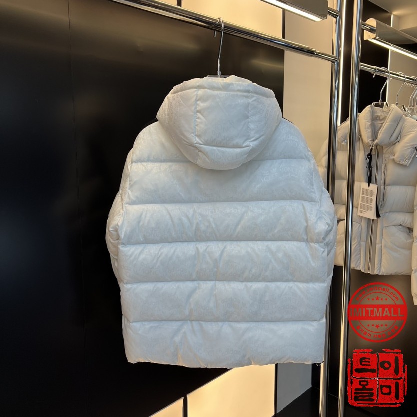 moncler_xxxxx_big_00002.jpg