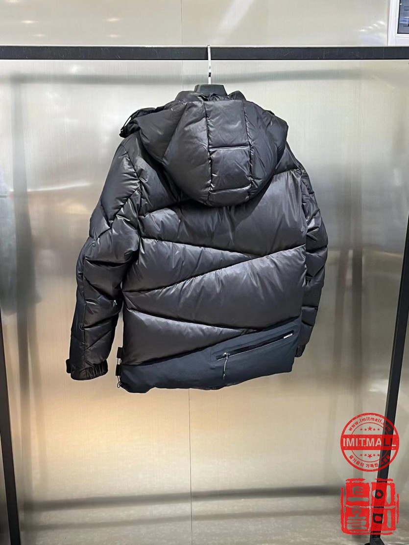 moncler_xxxxx_big_00002.jpg