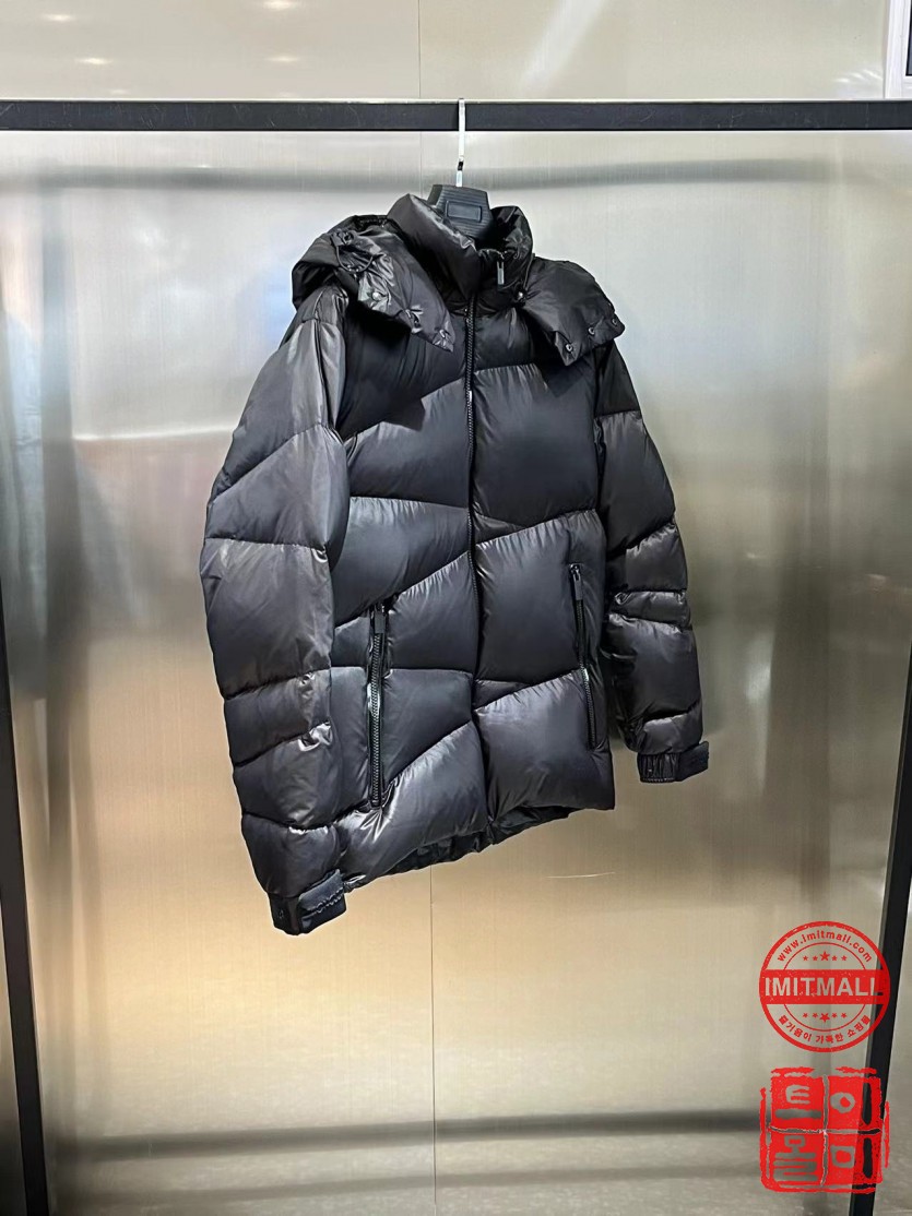 moncler_xxxxx_big_00004.jpg