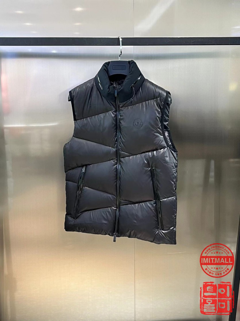 moncler_xxxxx_big_00002.jpg