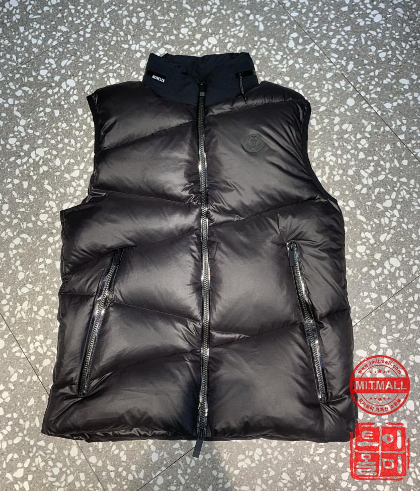 moncler_xxxxx_big_00005.jpg