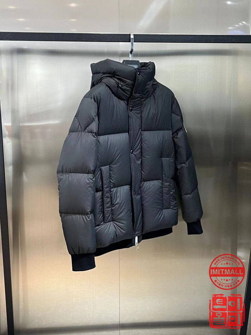 moncler_xxxxx_big_00002.jpg