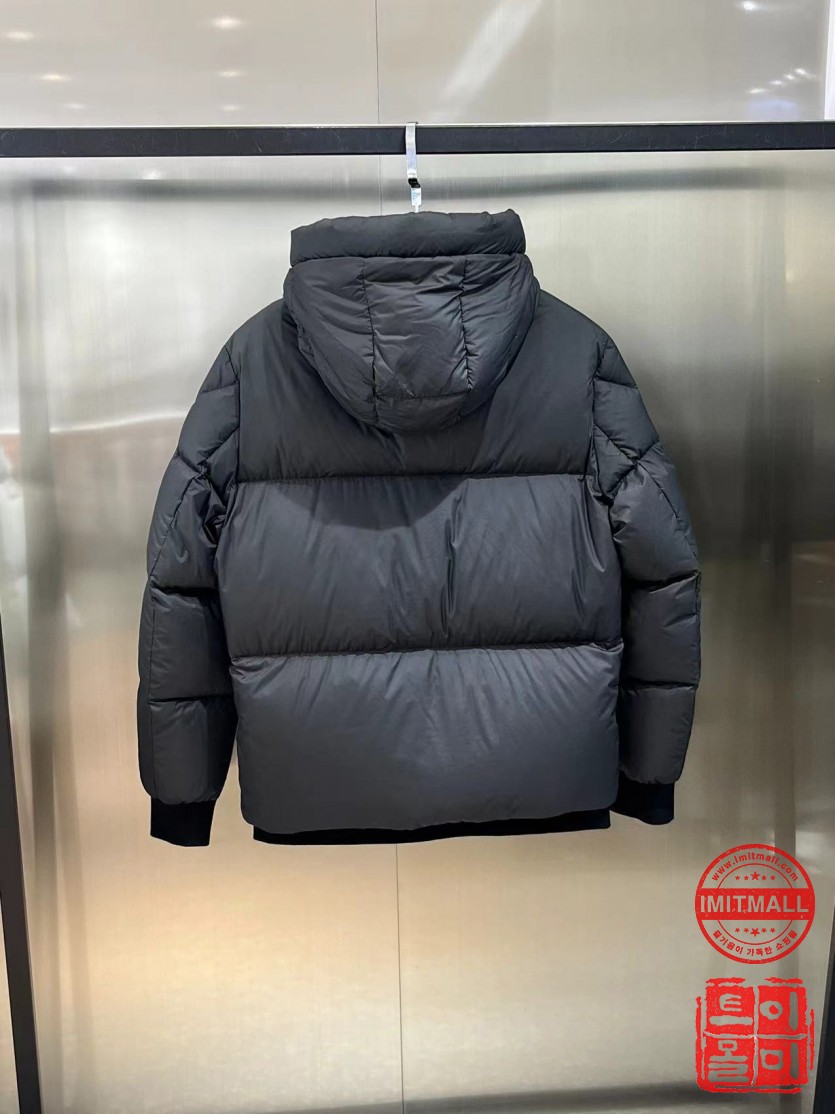 moncler_xxxxx_big_00004.jpg