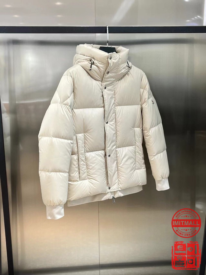 moncler_xxxxx_big_00002.jpg