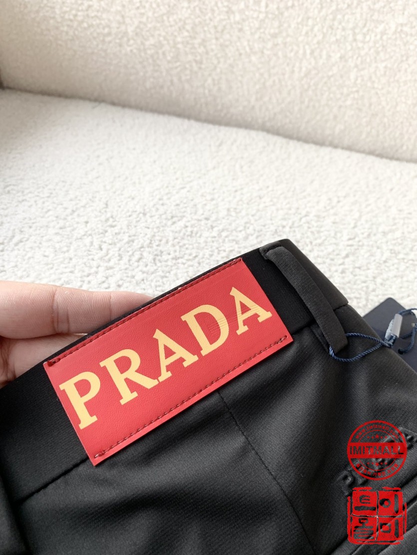 prada_xxxxx_big_00009.jpg