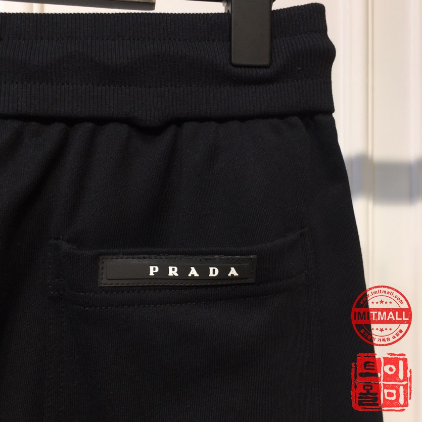 prada_xxxxx_big_00002.jpg