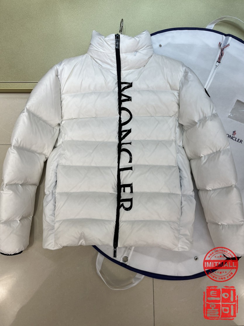 moncler_xxxxx_big_00002.jpg