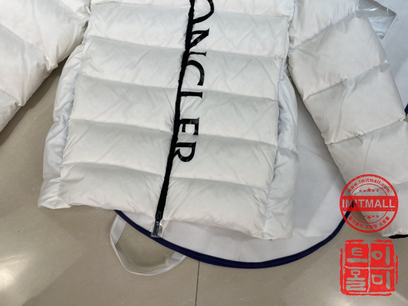 moncler_xxxxx_big_00009.jpg