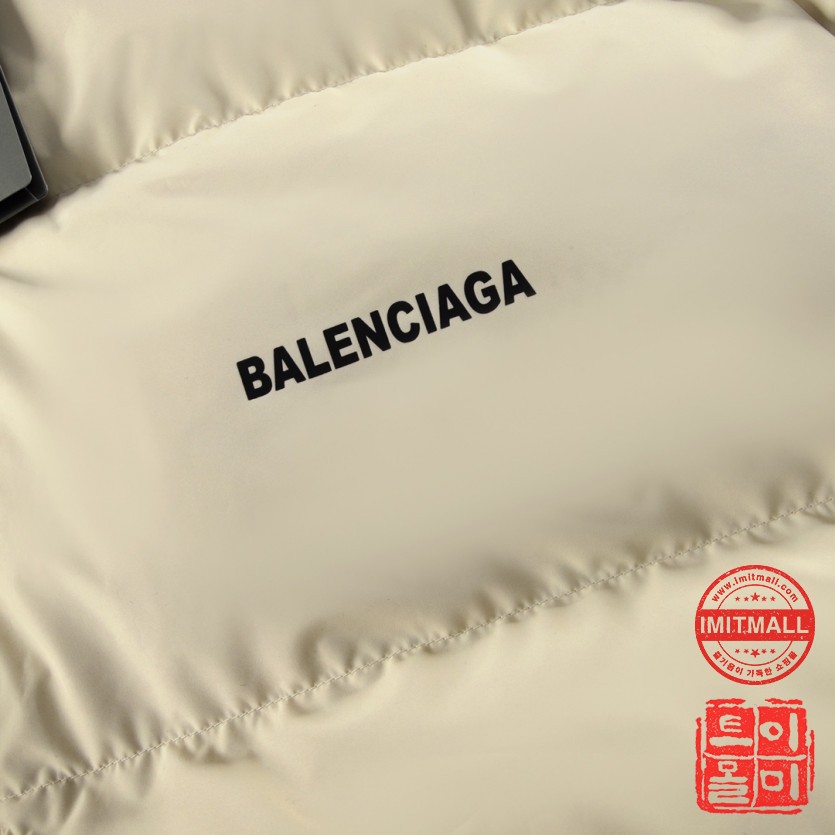 balenciaga_xxxxx_big_00009.jpg