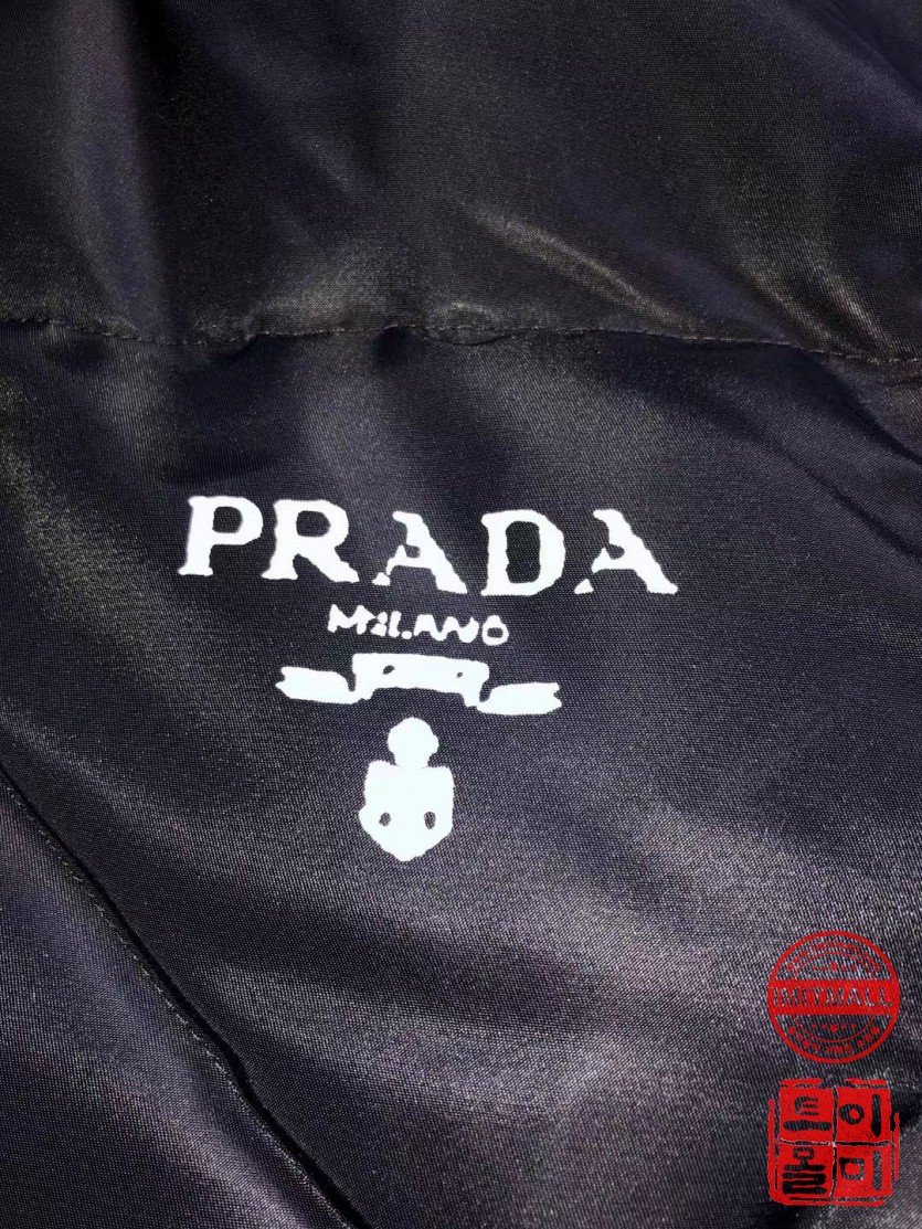 prada_xxxxx_big_00005.jpg