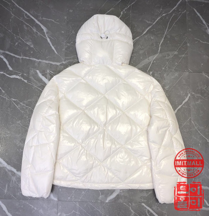 moncler_xxxxx_big_00002.jpg