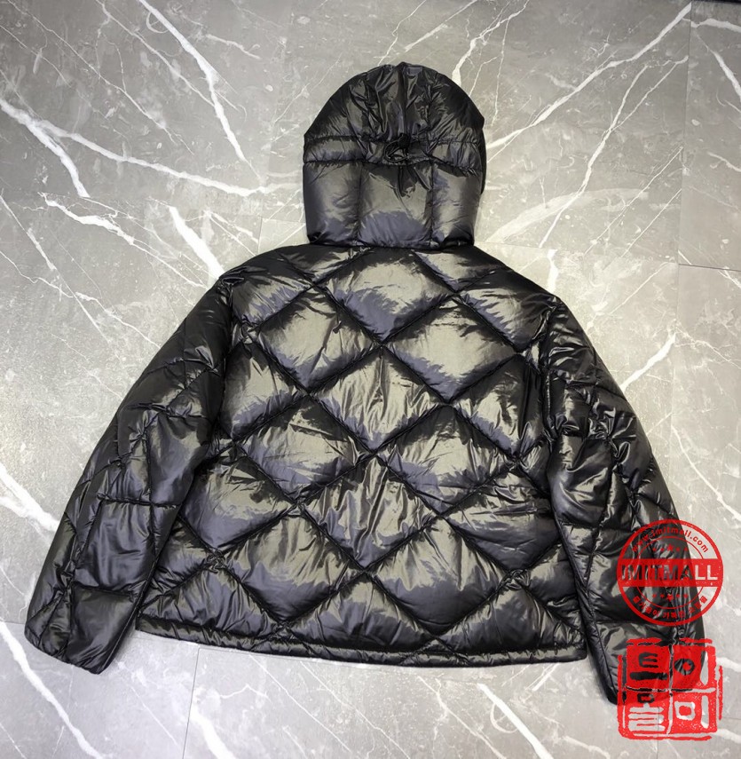 moncler_xxxxx_big_00002.jpg