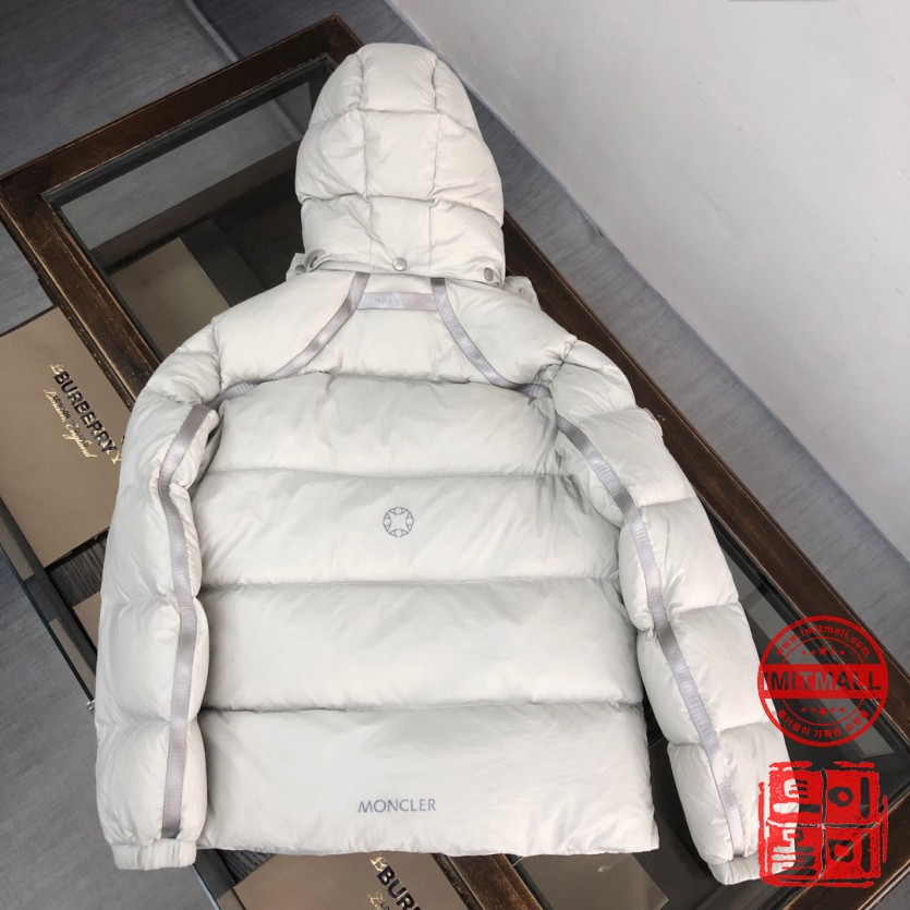 moncler_xxxxx_big_00002.jpg