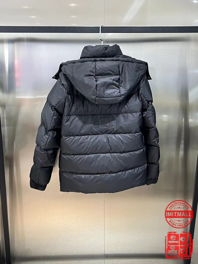 moncler_xxxxx_big_00004.jpg