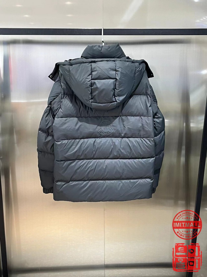 moncler_xxxxx_big_00004.jpg