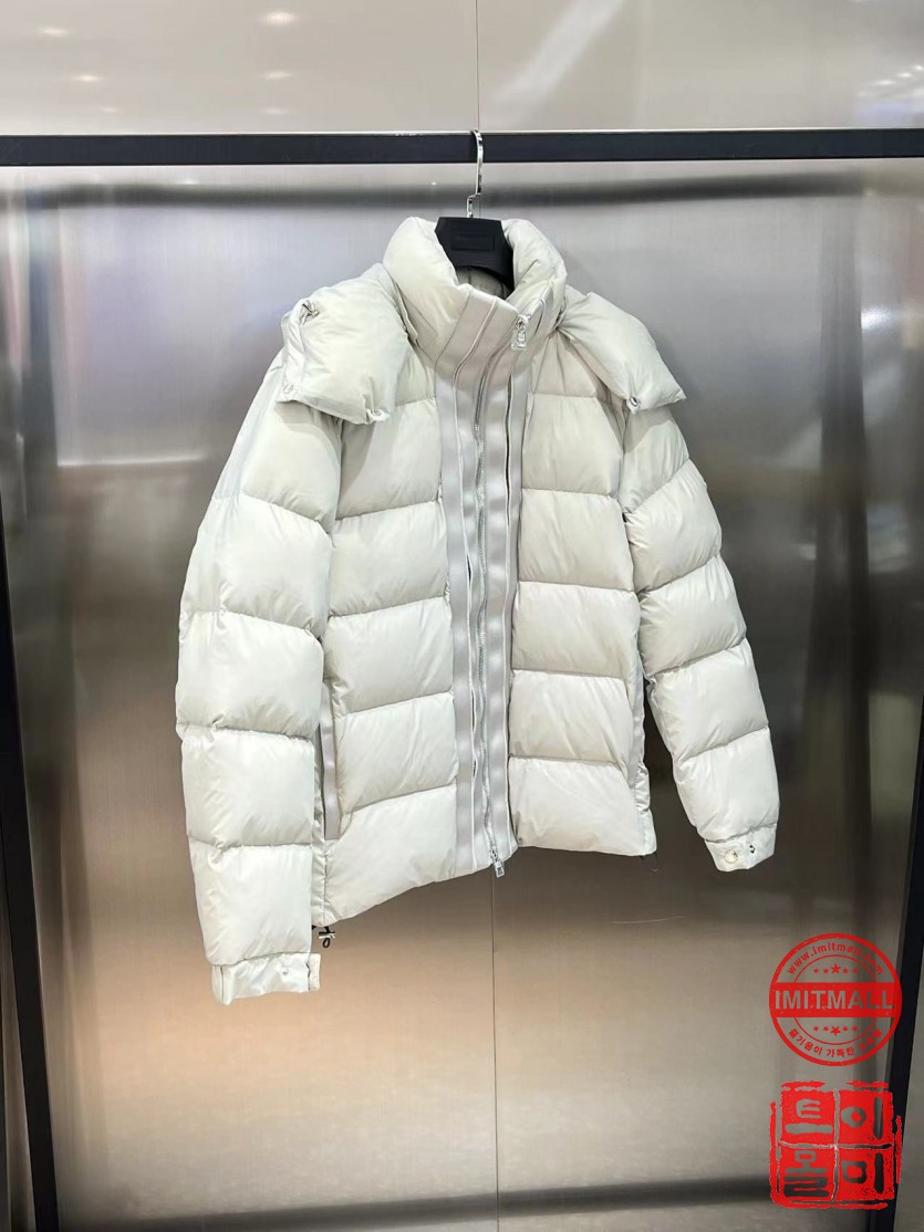 moncler_xxxxx_big_00002.jpg