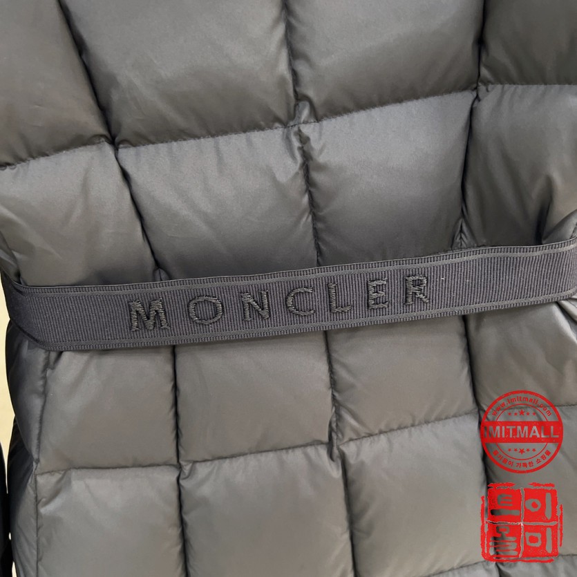 moncler_xxxxx_big_00012.jpg