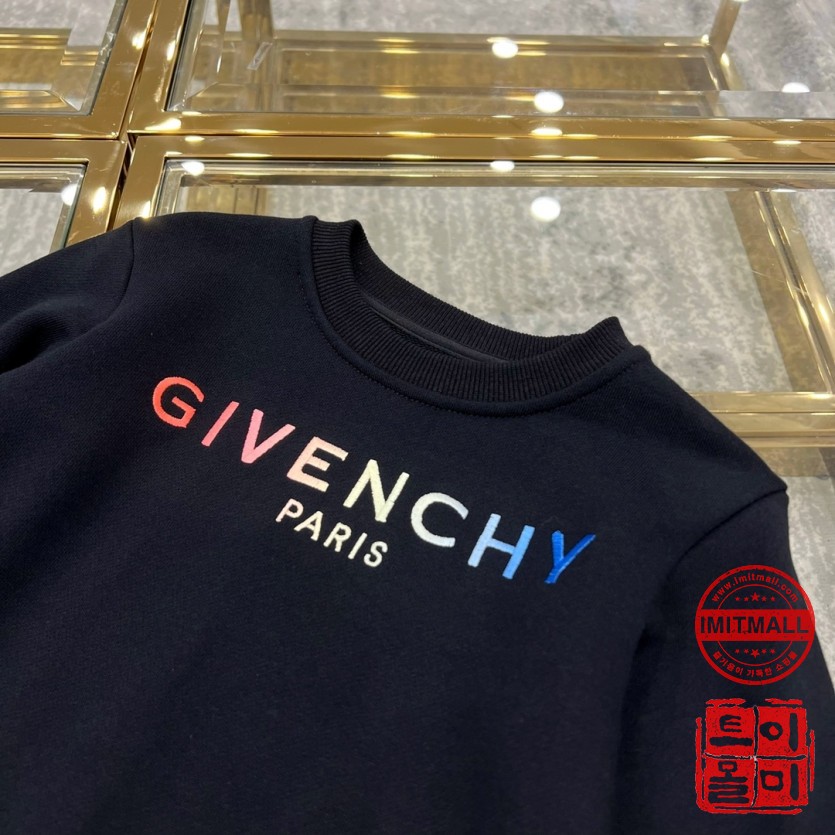 givenchy_xxxxx_big_00012.jpg