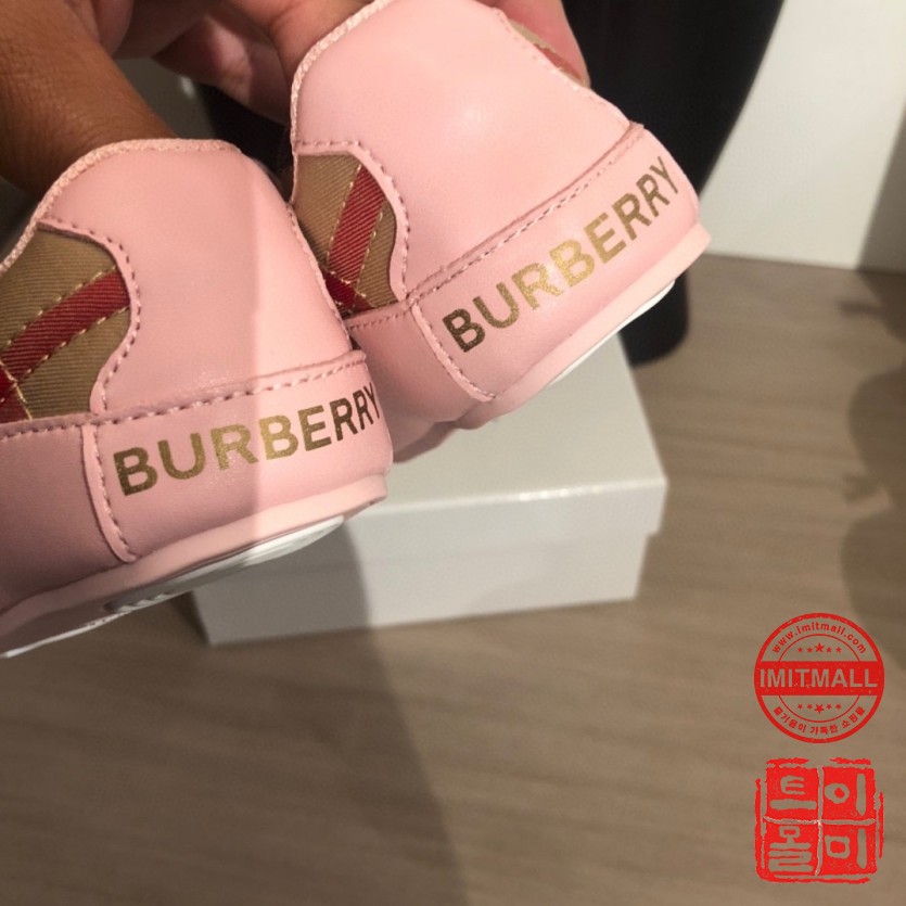 burberry_xxxxx_big_00008.jpg