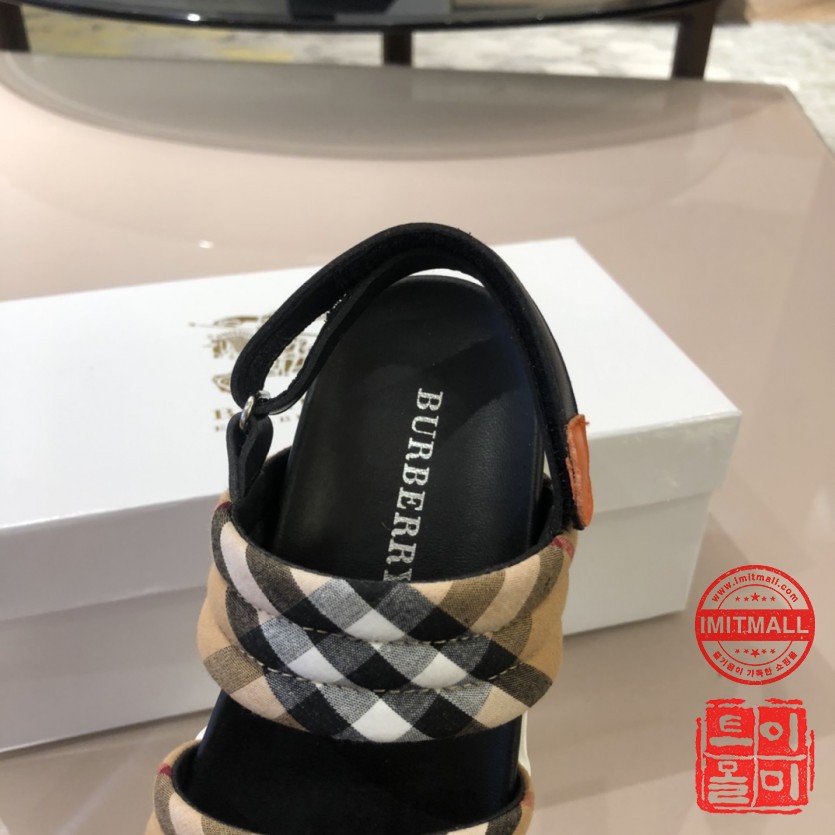 burberry_xxxxx_big_00005.jpg