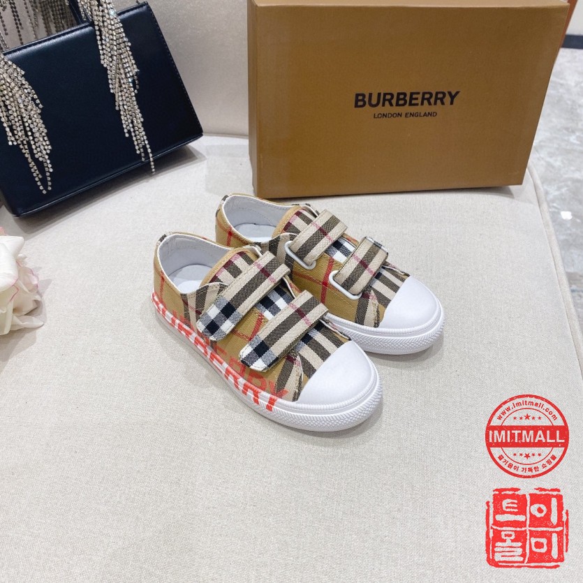 burberry_xxxxx_big_00009.jpg