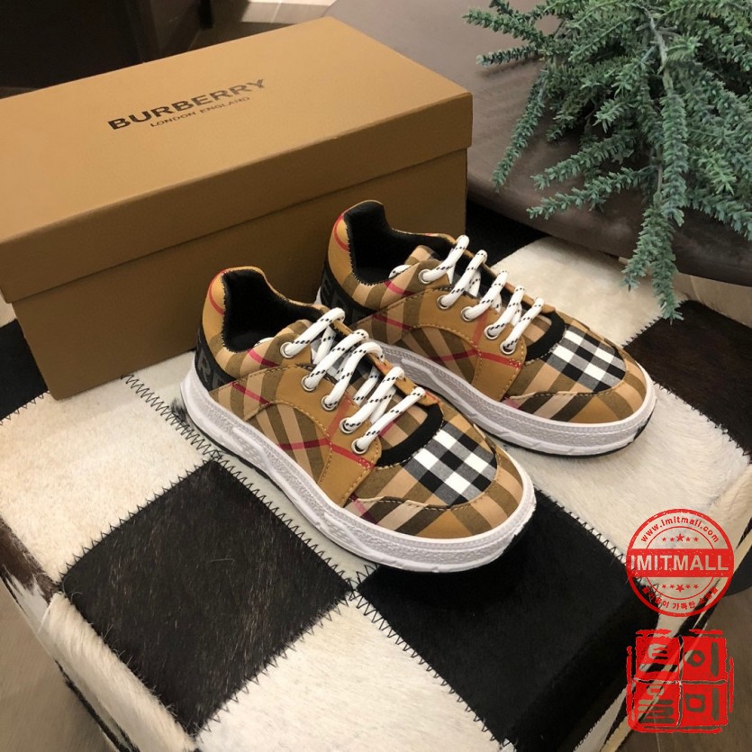 burberry_xxxxx_big_00006.jpg