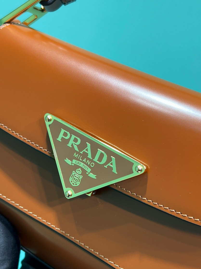 prada_xxxxx_big_00005.jpg