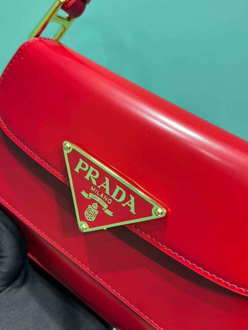 prada_xxxxx_big_00005.jpg