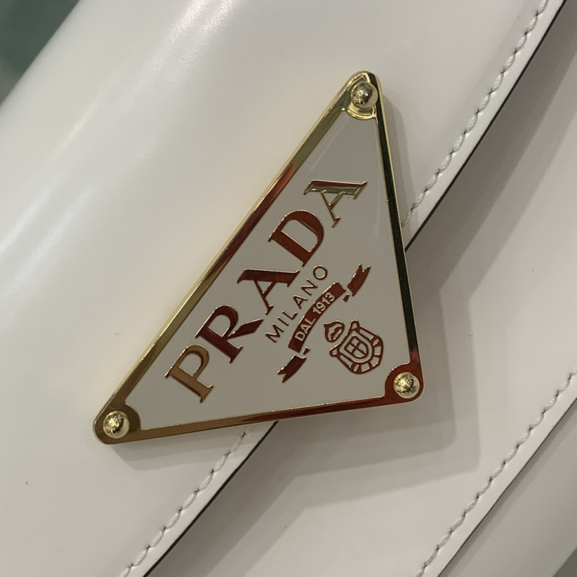 prada_xxxxx_big_00002.jpg