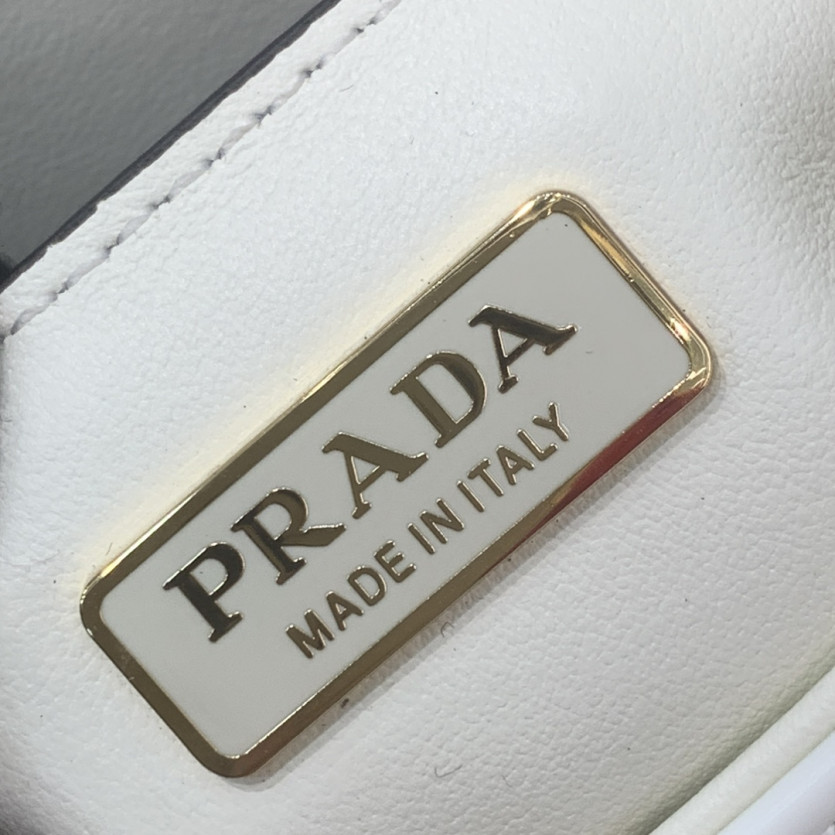 prada_xxxxx_big_00009.jpg