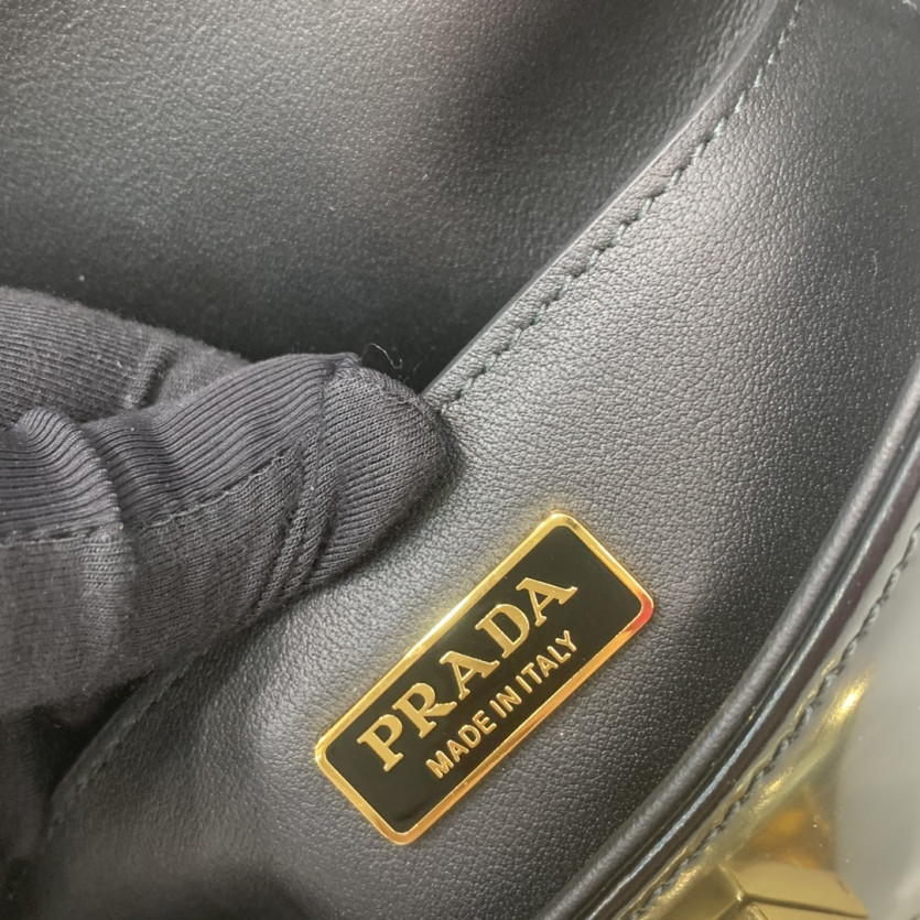 prada_xxxxx_big_00009.jpg