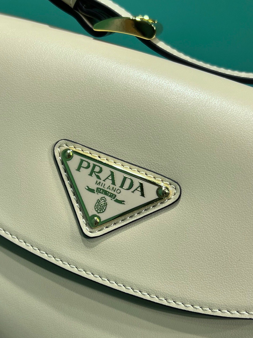 prada_xxxxx_big_00005.jpg