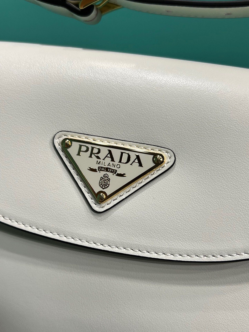 prada_xxxxx_big_00005.jpg